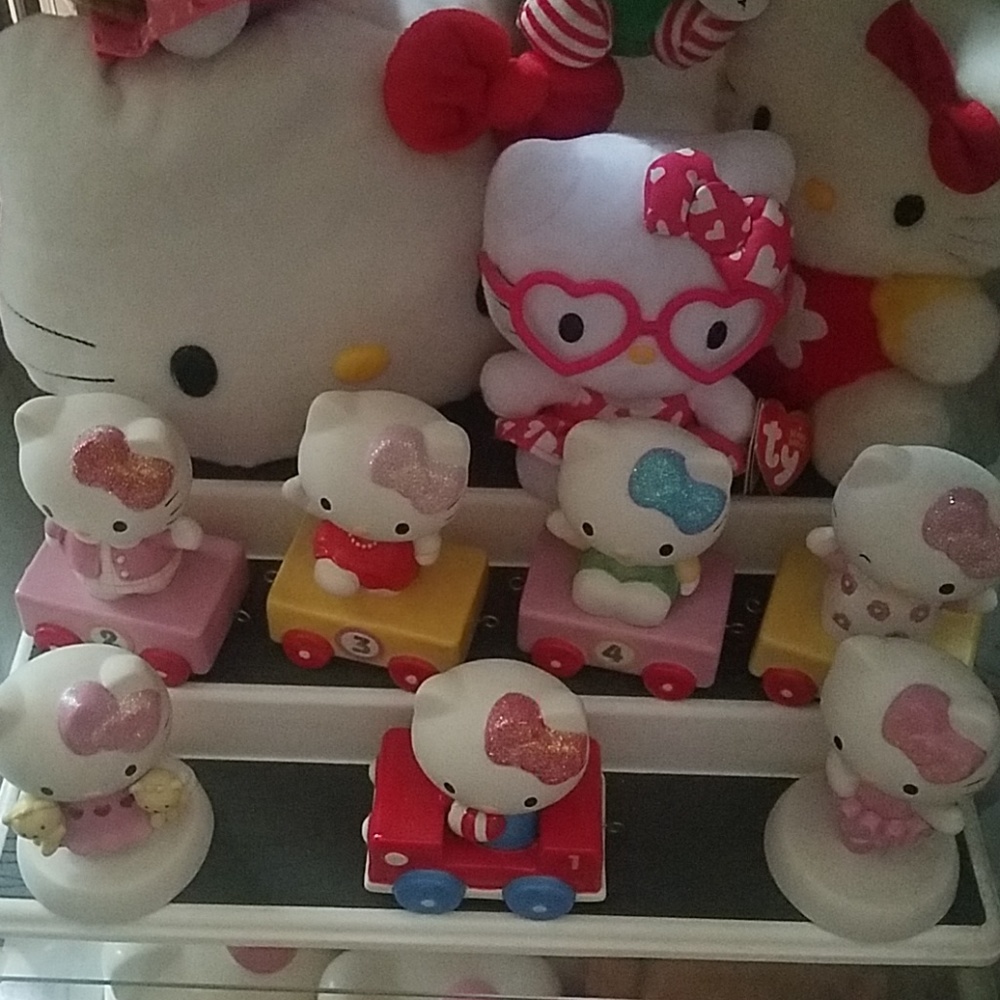 Hello kitty ceramic figurines